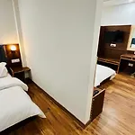 Ocean Dreams & Hotel Meadows Dream ! Bikers,Couple & Family Hotel ! Valley View ! Open Terrace Cafe